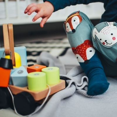 Mała motyryka - jakie zabawki pomogą ją ćwiczyć?