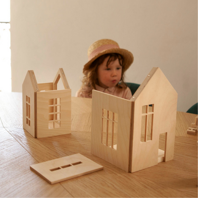 Dlaczego warto bawić się drewnianymi zabawkami?