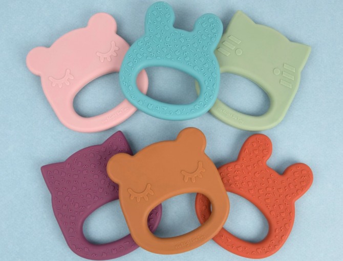 Silikonowy gryzak We Might be Tiny Kot - Plum