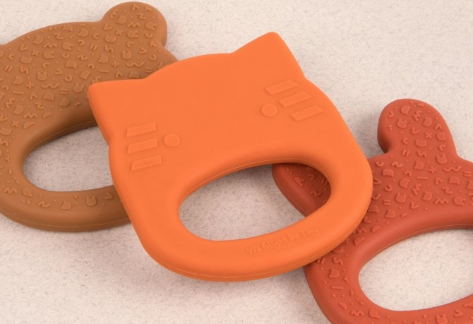 Silikonowy gryzak We Might be Tiny Kot - Orange