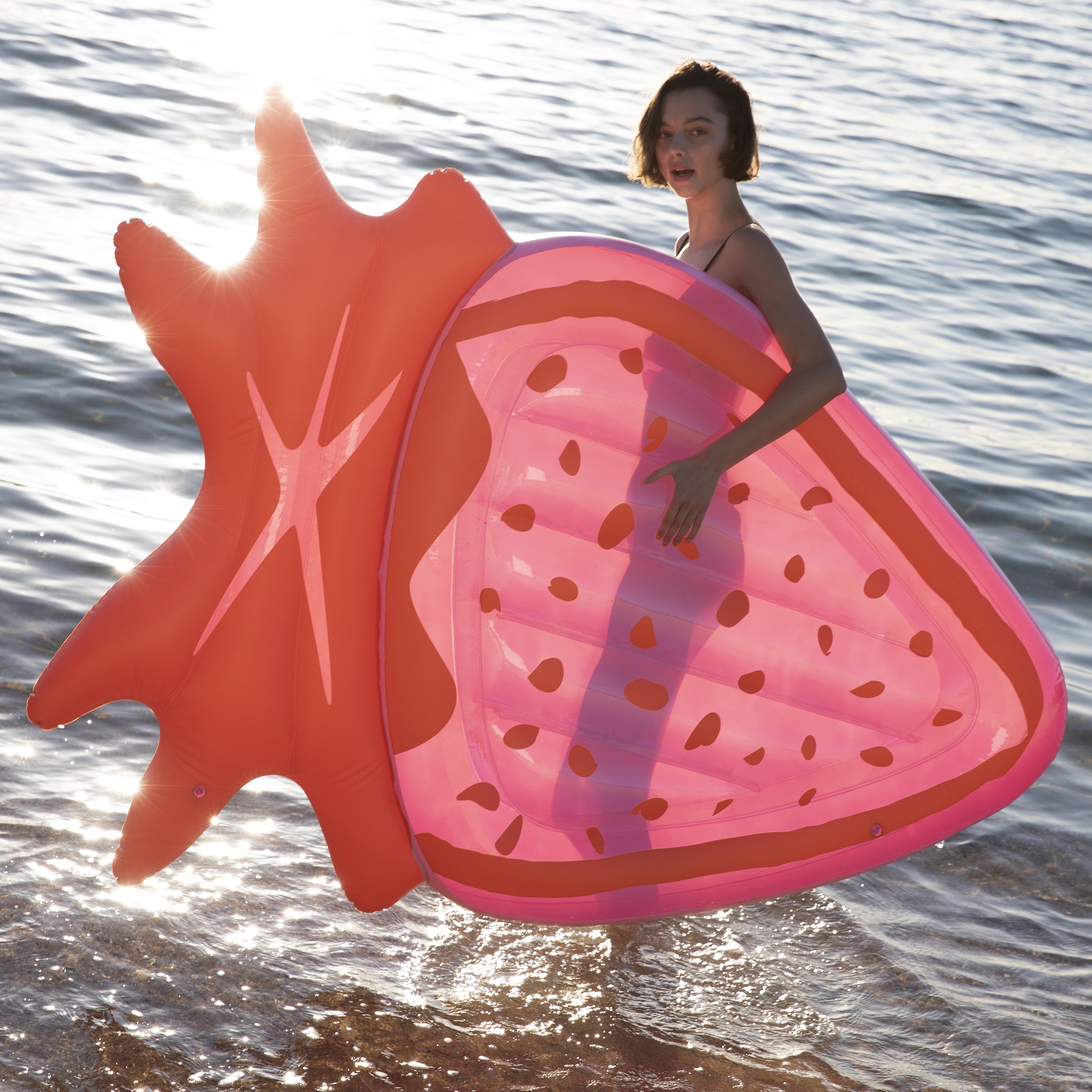 Materac do pływania Luxe Lie-On Sunnylife - Strawberry Pink Berry