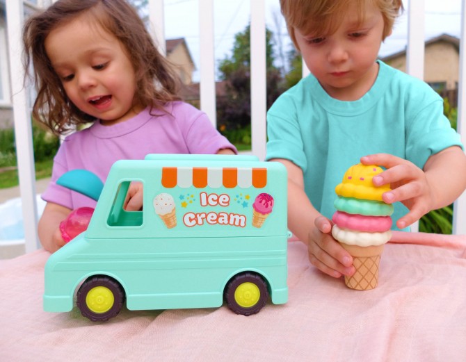 Lodziarnia na kółkach z magnetyczną łyżką do lodów B. Toys - Sweet Scoops