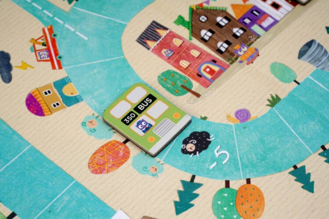 Matematyczny autobus dla dzieci z magnesami