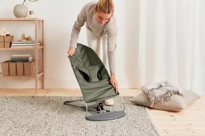 Leżaczek dla niemowląt BabyBjorn w kolorze zielonym
