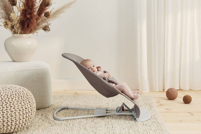 Leżaczek dla dzieci do 2 roku życia BabyBjorn