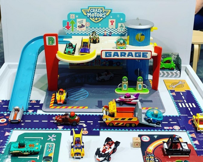 Drewniany garaż Djeco Crazy Motors