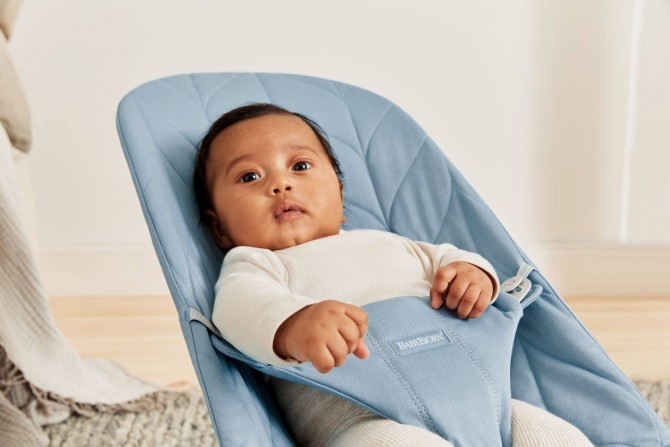Leżaczek dla niemowląt BabyBjorn niebieski