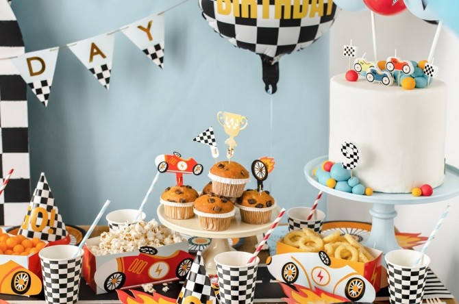 Dekoracja urodzinowa na tort muffinki Party Deco autka