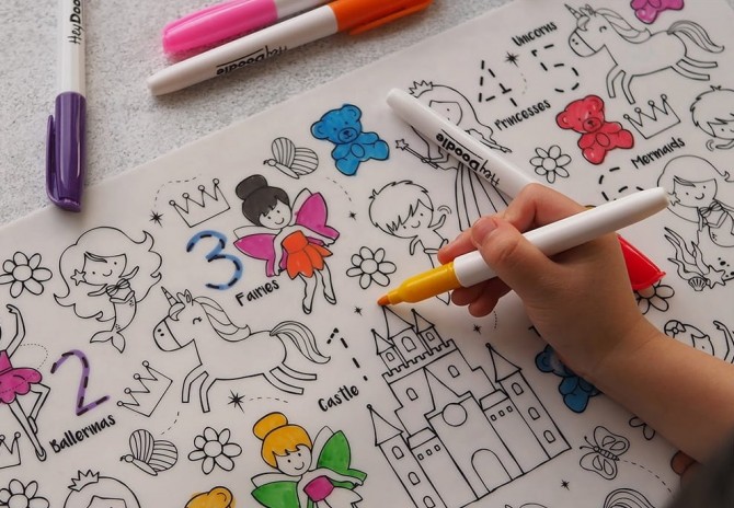 Miękka, silikonowa, kompaktowa mata do malowania HeyDoodle z jednorożcami