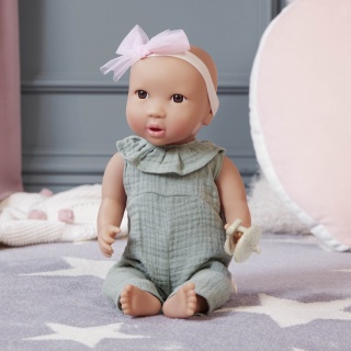 Lalka niemowlę ze smoczkiem LullaBaby - W muślinowym ubranku i opasce