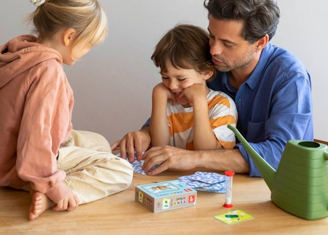 gra rodzinna w karty Apli Kids Odnajdywanie przedmiotów w domu