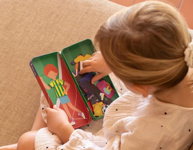 Układanka magnetyczna Apli Kids w metalowym opakowaniu - Sport