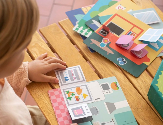 Zestaw artystyczny Apli Kids z naklejkami i kartonowymi szablonami do złożenia i sklejenia