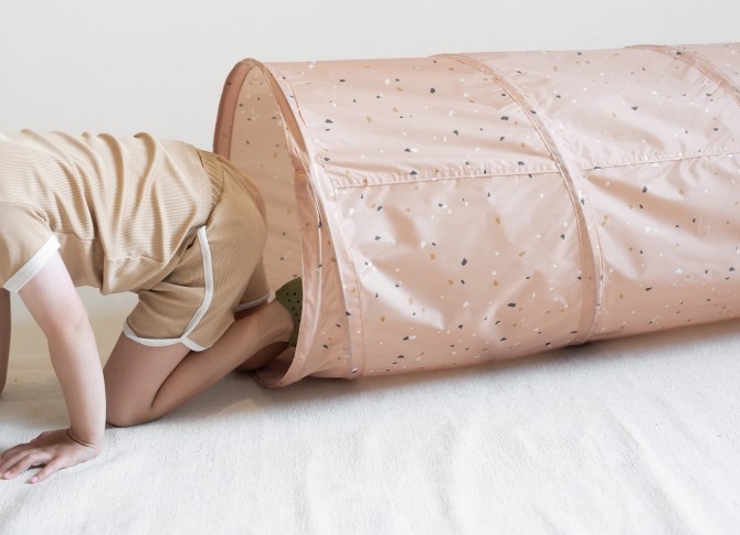 Tunel samorozkładający się dla dzieci 3 Sprouts Terrazzo Clay