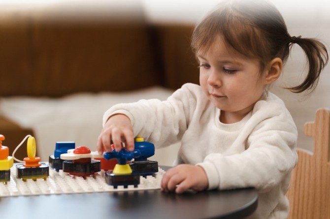 Tablica z elementami do przykręcania, naciskania TOPBRIGHT