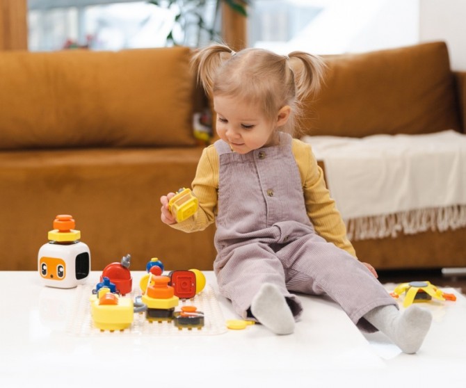 Tablica manipulacyjna z kostką i doczepianymi elementami TOPBRIGHT