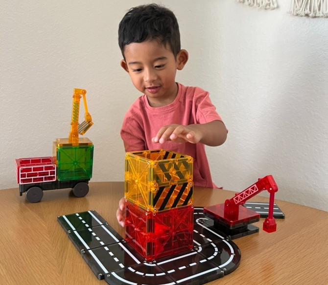 Klocki magnetyczne Magna-tiles z pojazdami z budowy