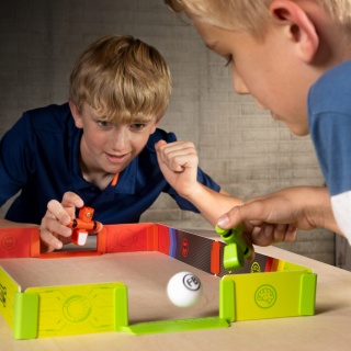 Piłkarzyki Foosbots Fat Brain Toys - Boisko do gry