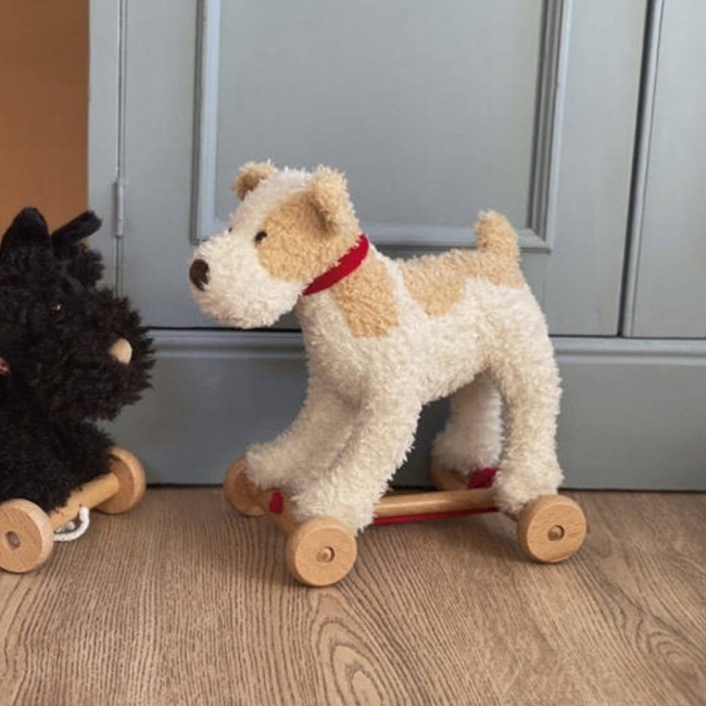 Pluszowy piesek Eliot do ciągnięcia Egmont Toys