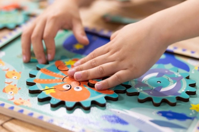 Puzzle z ruchomymi elementami, zębatymi kołami Melissa Doug morskie zwierzętka