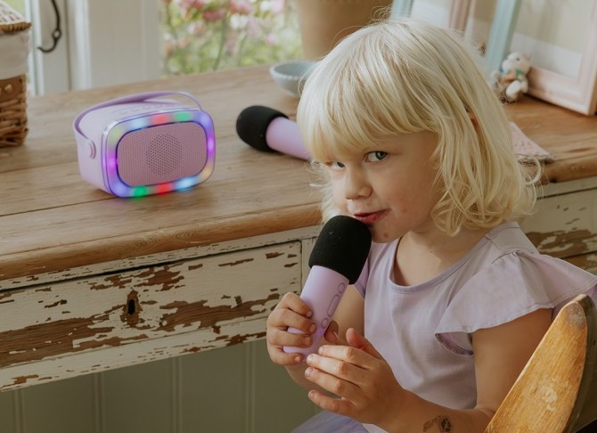 Zestaw karaoke dla dzieci Lalarma z dwoma mikrofonami, światełkami w kolorze fioletowym