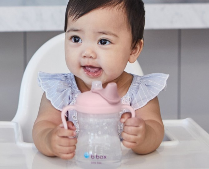 Kubek z miękkim ustnikiem 240 ml B.box - różowy od 4m+