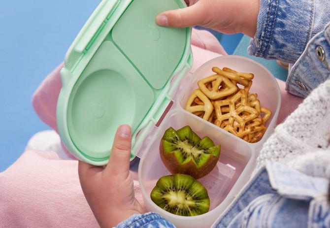 Pojemnik, śniadaniówka SnackBox B.box w kolorze miętowym