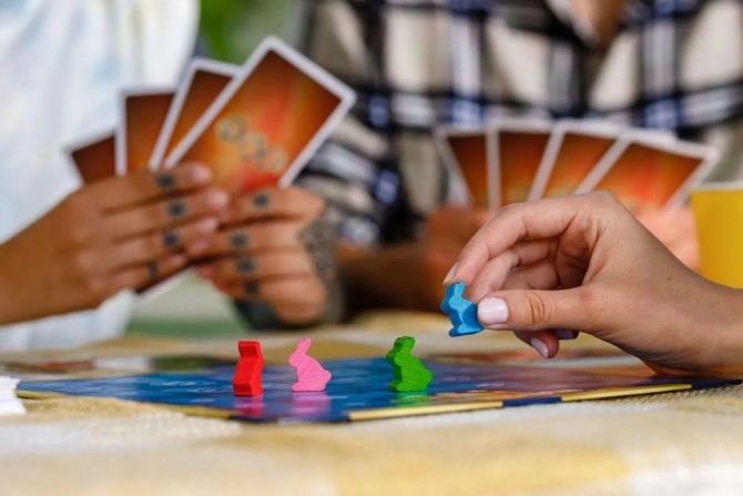 Gra na skojarzenia Dixit z postaciami Disneya