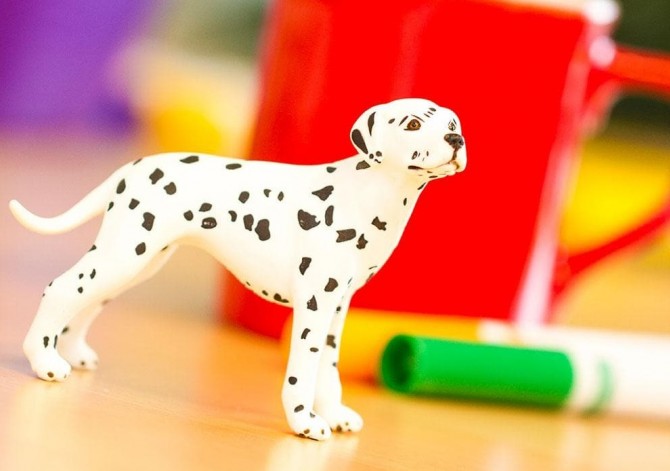 Pies Dalmatyńczyk figurka dla dzieci Safari Ltd ręcznie malowana