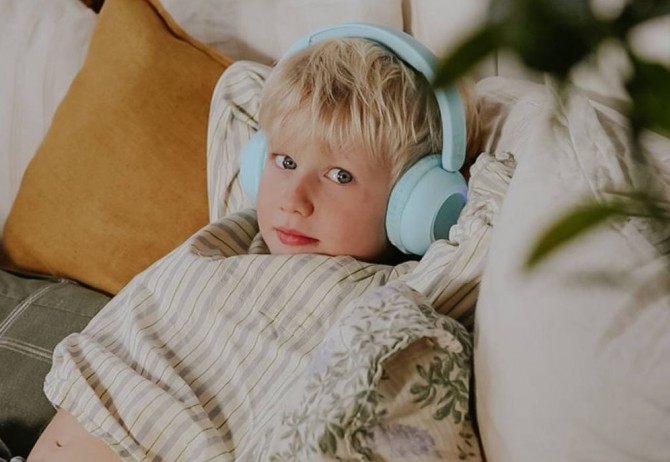 Słuchawki dla dzieci bezprzewodowe ze światełkiem Lalarma różowe