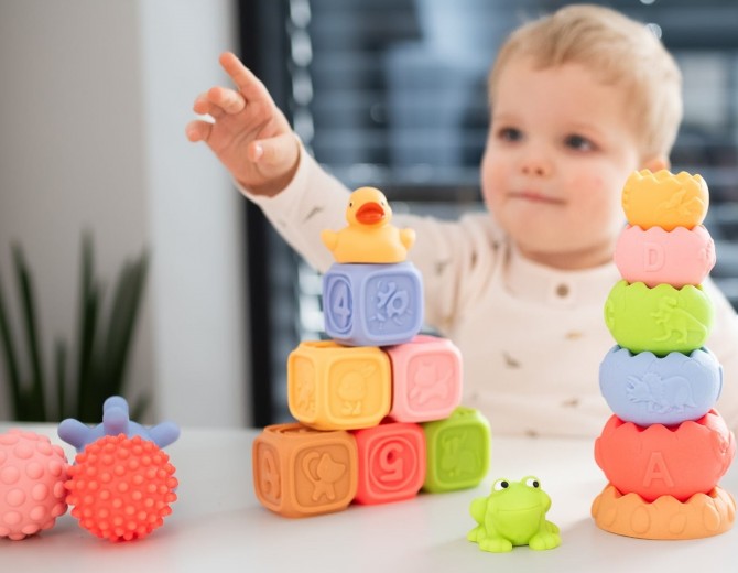 Piramida i klocki sensoryczne Tullo