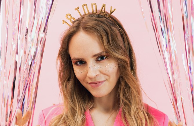 Brokat do twarzy Party Deco - Piegi na twarz złoty