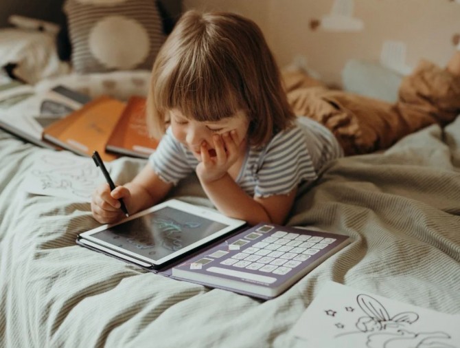 Podświetlany tablet Ocean i Piraci do rysowania Kidydraw Mini Kidywolf
