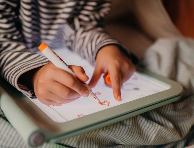 Podświetlany tablet do nauki pisania i rysowania Kidywolf