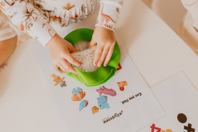 Sensoryczna zabawa w podróży, wyciszająca - dysk silikonowy od Jellystone