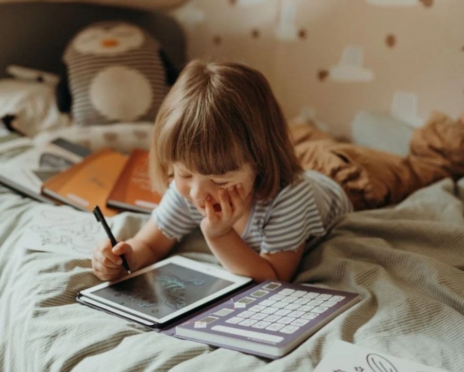 Podświetlany tablet Dawno dawno temu do rysowania Kidydraw Mini Kidywolf