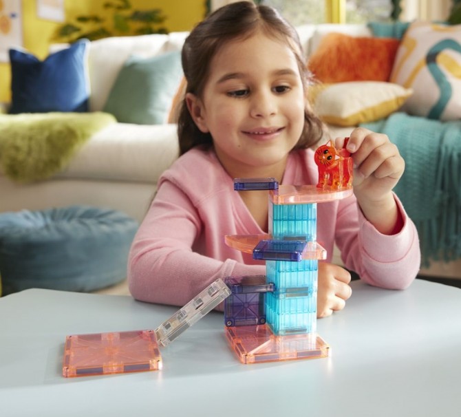 Klocki magnetyczne Magna-tiles do stworzenia domku dla kotka