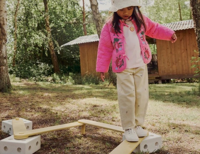 Tor przeszkód z klockami  Modu Balance Track