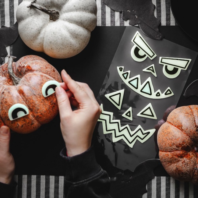 Żelowe świecące w ciemności naklejki na dynię Party Deco