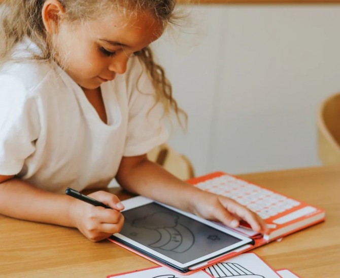 Znikopis tablet do nauki rysowania z szablonami Kidywolf Kidydraw
