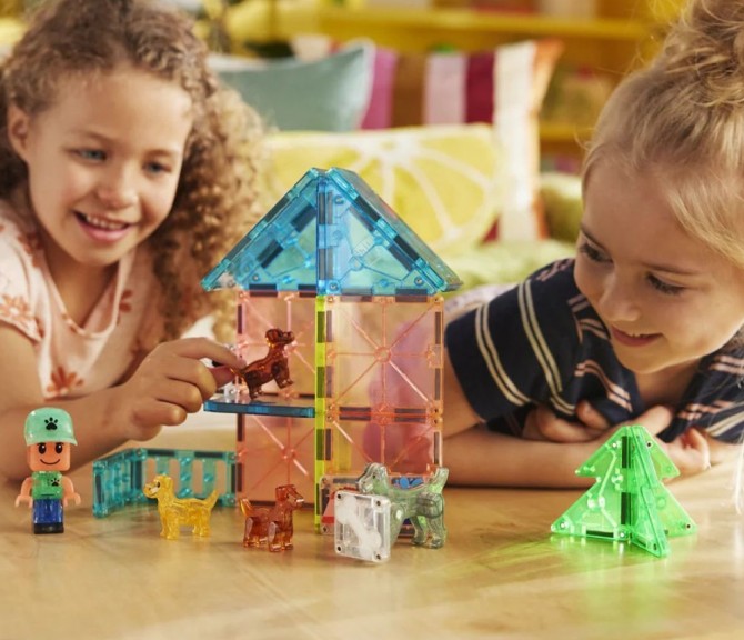 Klocki magnetyczne Magna-tiles do stworzenia domku dla zwierząt, z pieskami