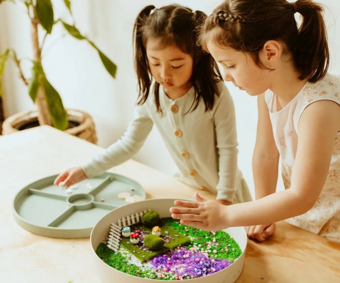 Zestaw sensoryczny Jellystone - Zaczarowany Ogród - wkład do tacki sensorycznej Play Tray