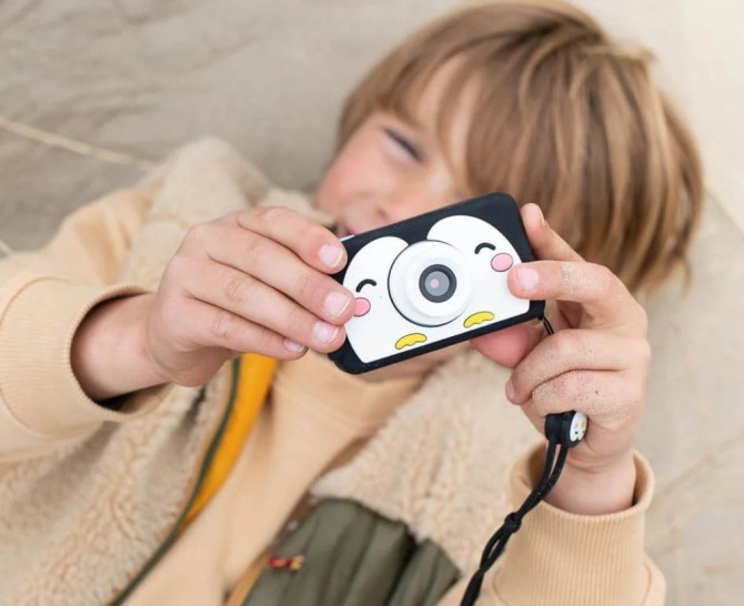 Aparat do robienia zdjęć w silikonowym etui Zoofamily z pingwinem