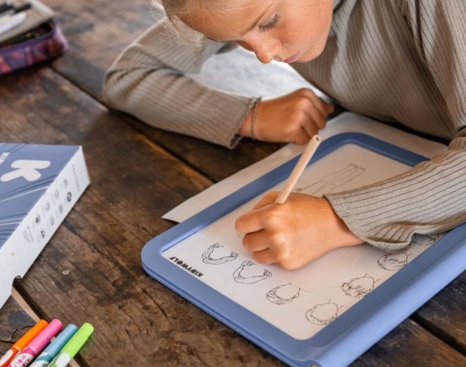 Podświetlany tablet do nauki pisania i rysowania Kidywolf