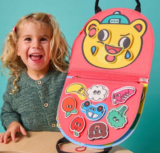 Miękka książeczka aktywizująca Montessori OMY - Kształty i kolory