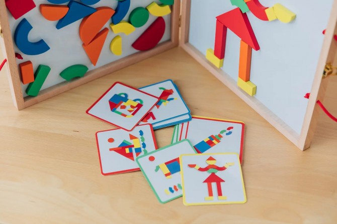 Drewniane magnesy Djeco układanka w walizce - Geoform