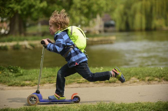 Plecaczek odblaskowy LittleLife ActiveGrip - Dinozaur 3+