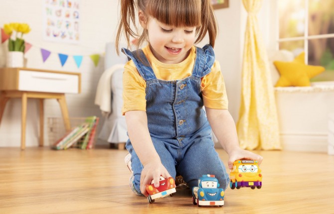 Trzy miękkie autka B. Toys - Wheeeels Mini z radiowozem