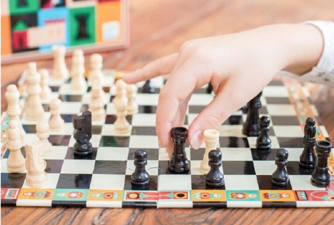 Szachy w walizce Djeco