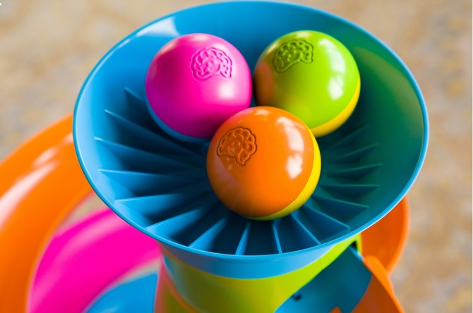 Zakręcona Zjeżdżalnia dla Kulek Fat Brain Toys